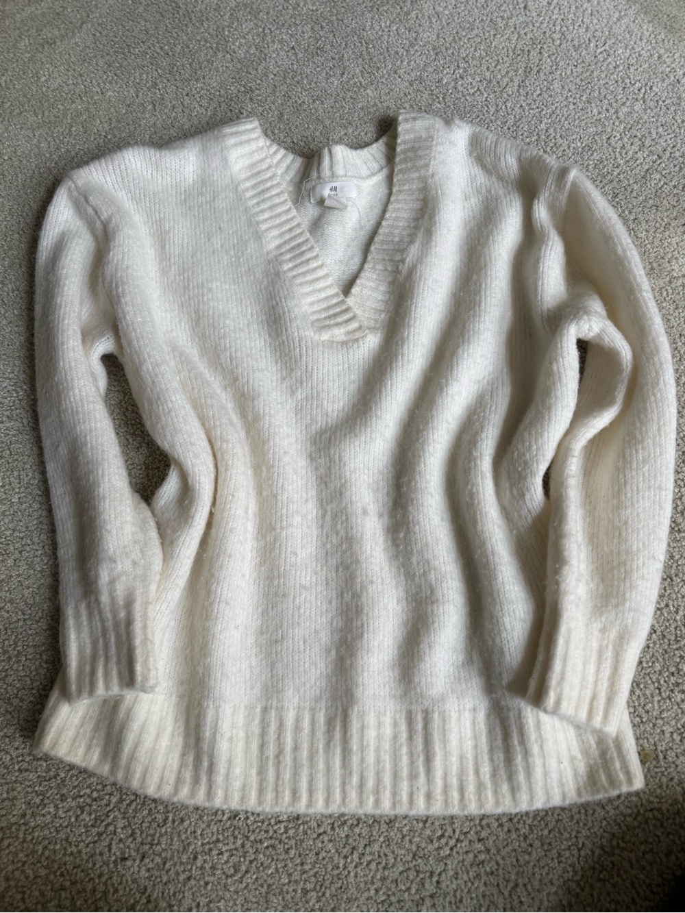 H&M Cream V-Neck Women's Sweater long sleeve soft